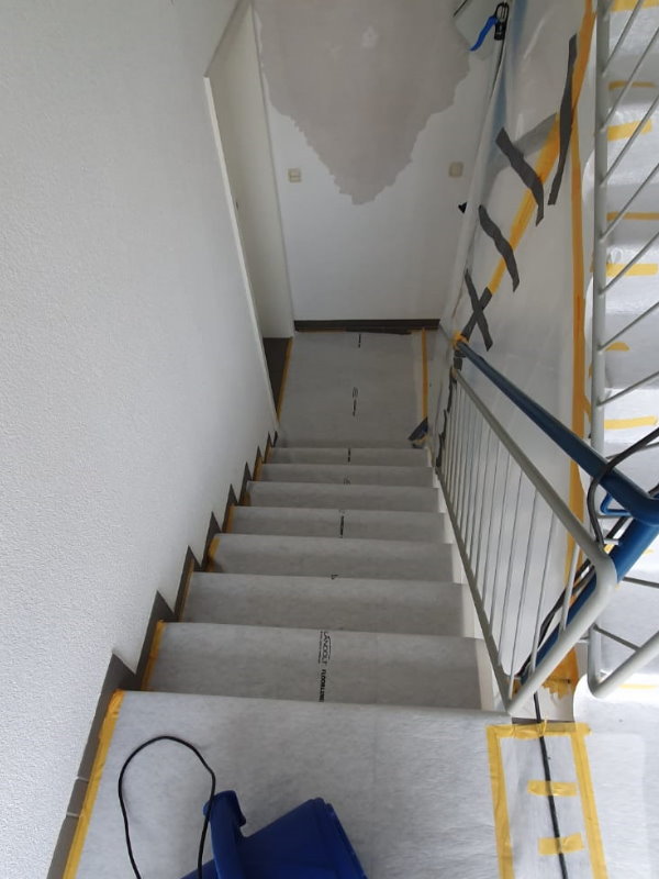 Staubschutzwand um die Weiß bereich zu trennen vom schwarzbereich Treppen