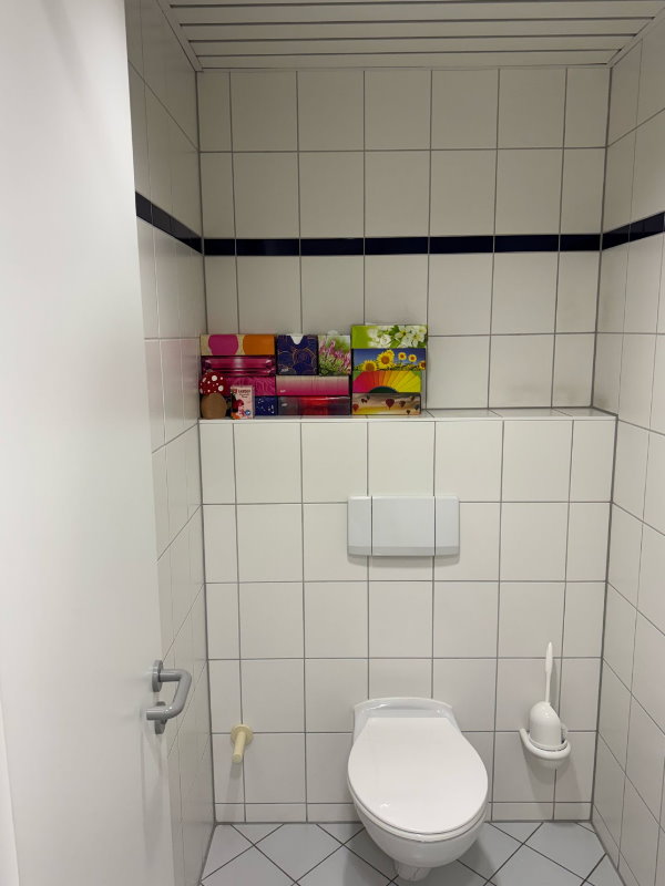 Wasserschaden Ankunftsbild Arztpraxis Praxis WC